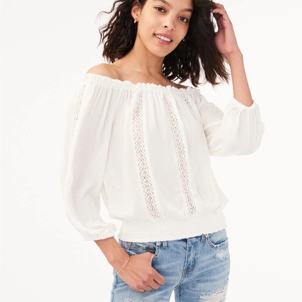 NWT Aeropostale White Off-Shoulder Blouse. Size XS